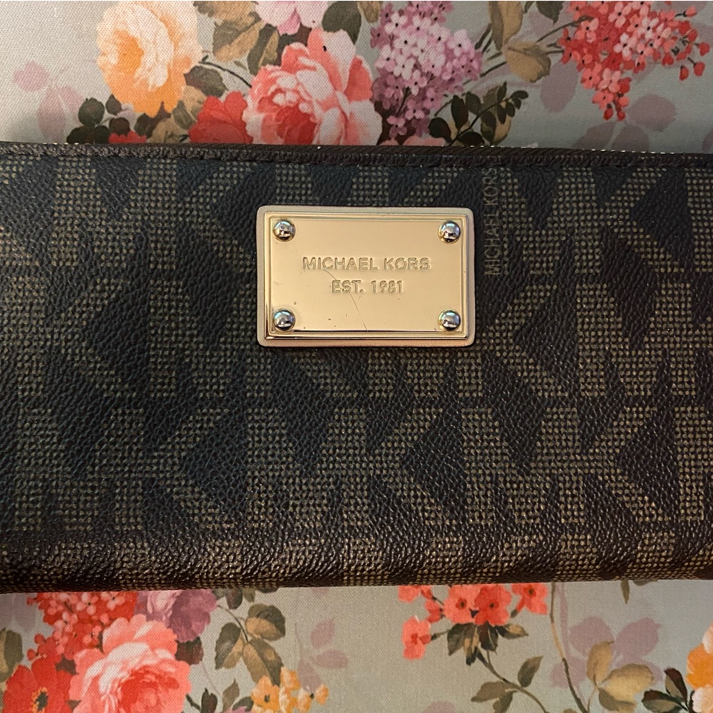 Michael Kors Jet Set Continental Wallet